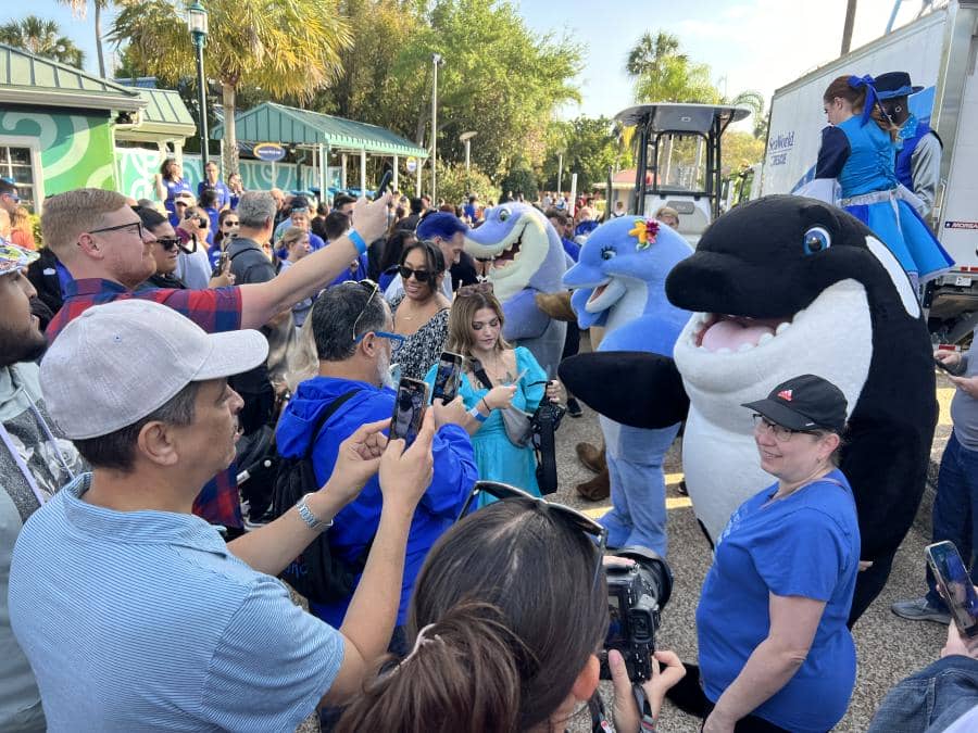 SeaWorld 60 Costume Characters